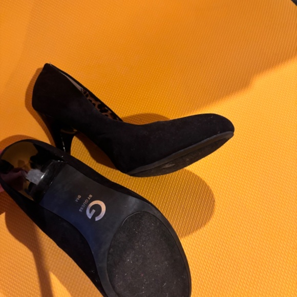 Guess heels- suede size 9 - Picture 2 of 5